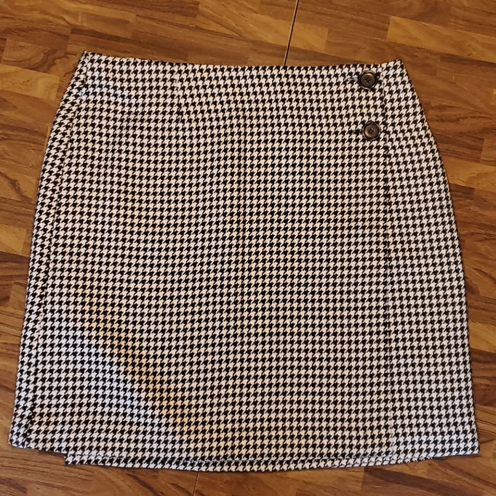 Gloria Vanderbilt black white wrap skirt